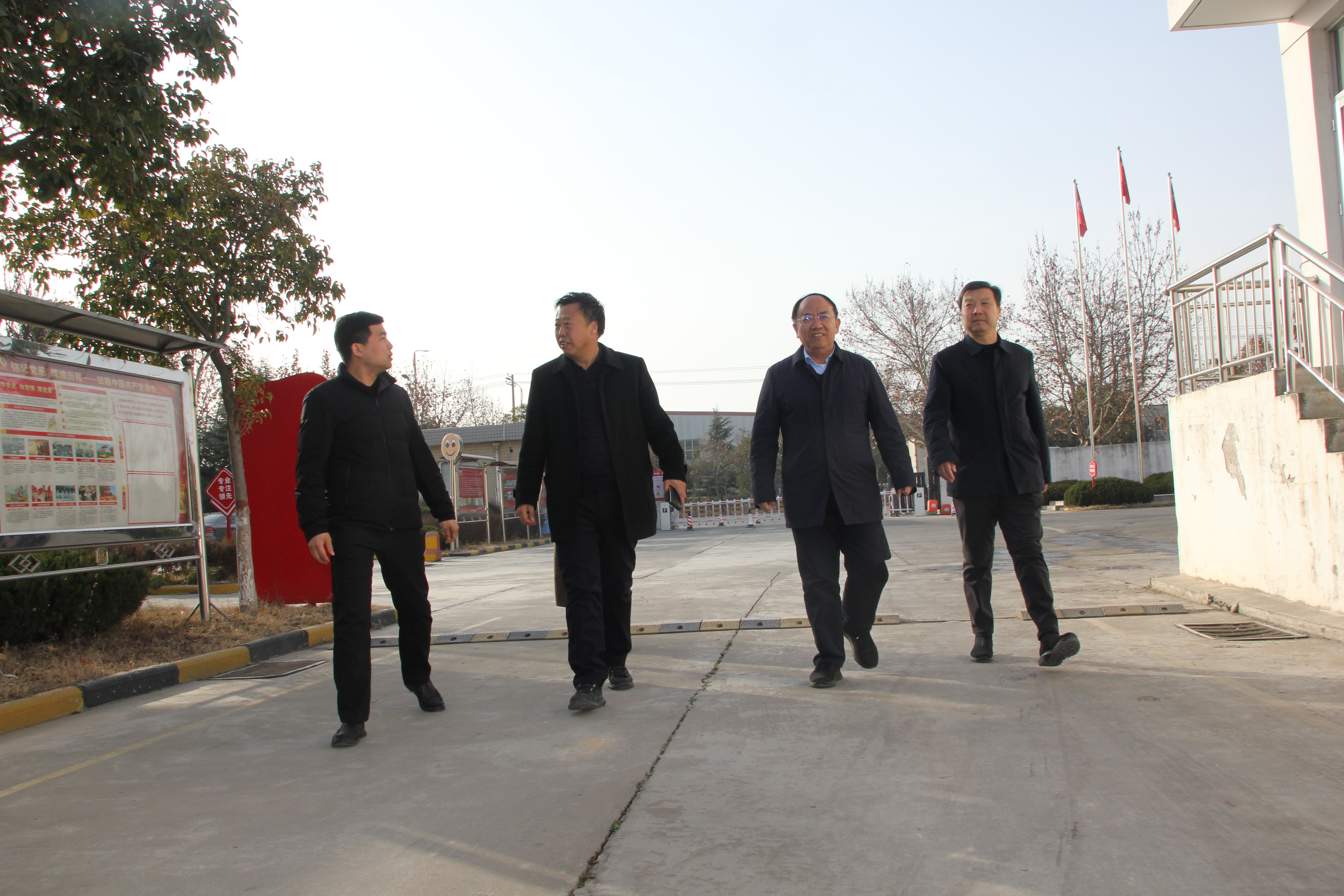 西安市吴起商会考察理事单位陕西好帮食品股份有限公司共谋发展新机遇