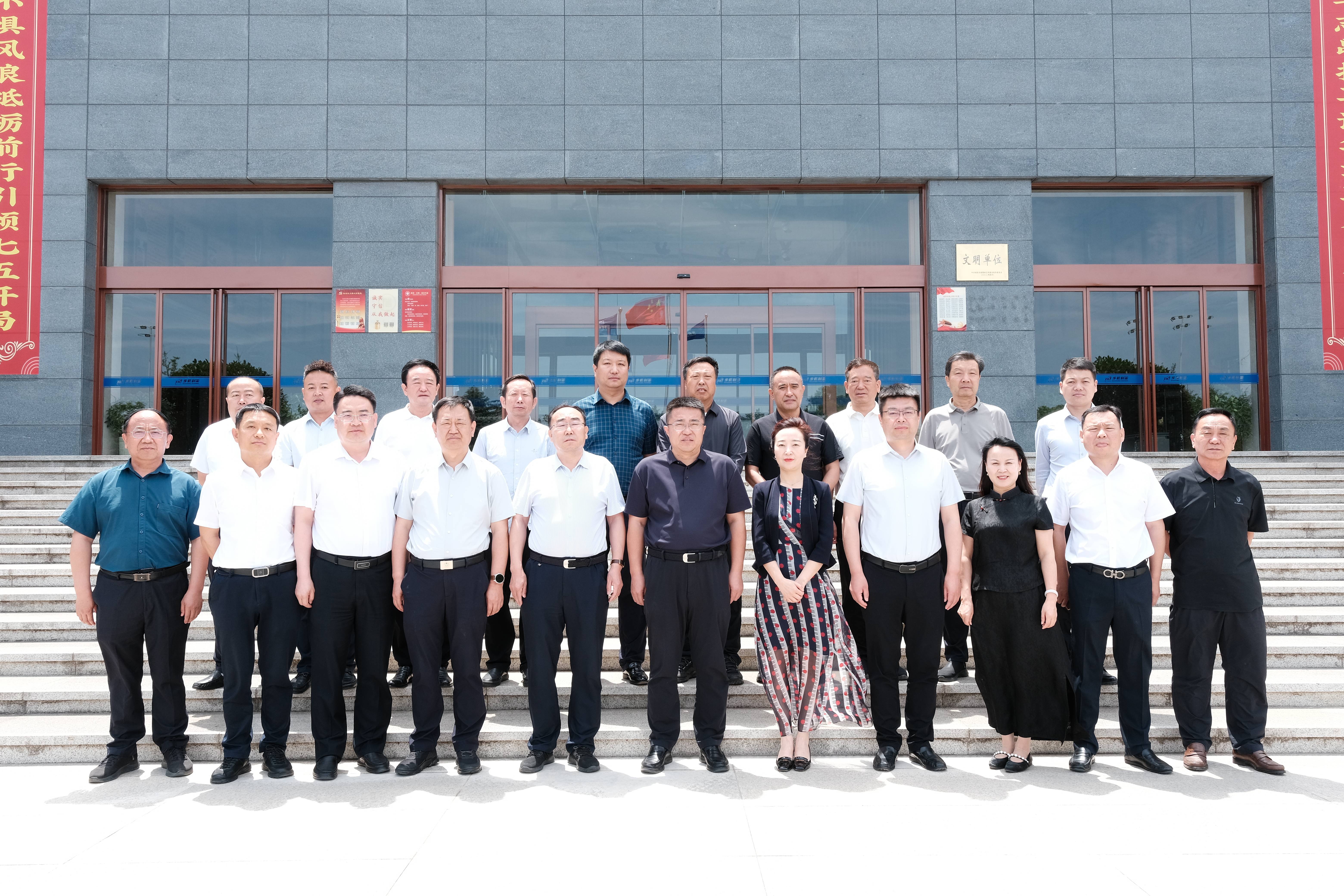 政企共探医药合作新篇章丨吴起县政府领导率队考察西安市吴起商会副会长单位陕西步长制药有限公司